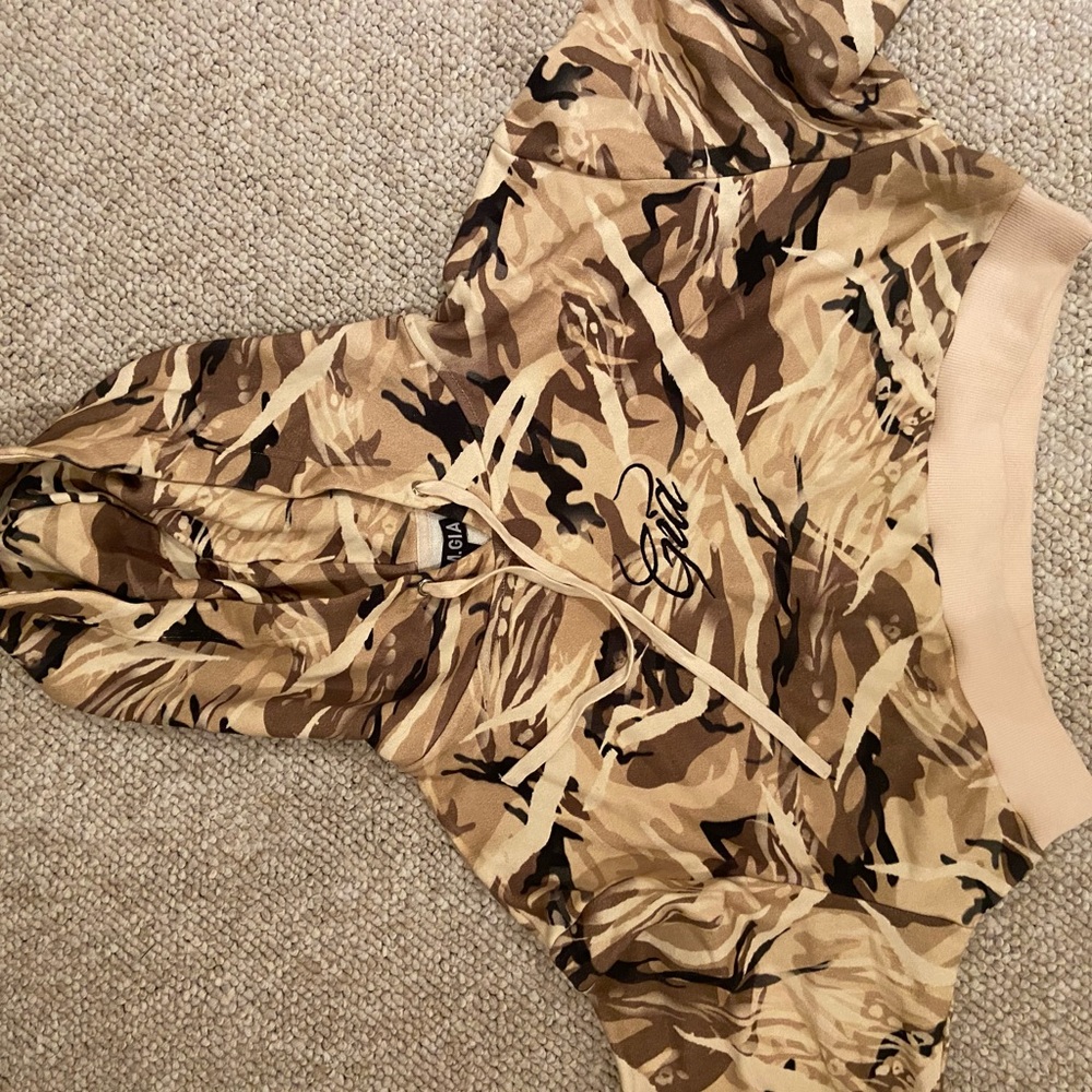 I.Am.Gia cropped hoodie size large!